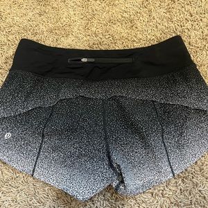 lululemon black and white ombré speed up shorts